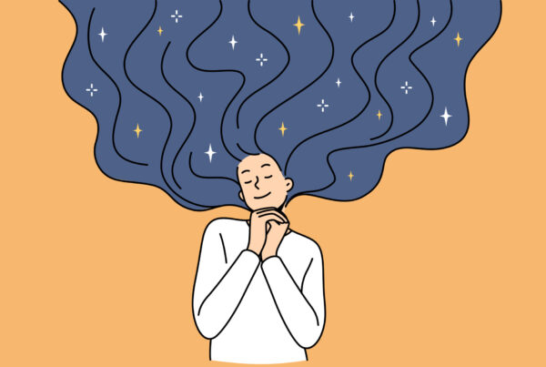 Zadowolona kobieta w stanie samoświadomości.